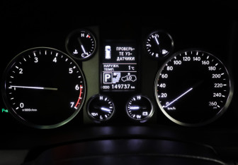 Подержанный автомобиль Lexus LX 2012 года (16 фото)