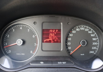 Подержанный автомобиль Volkswagen Polo Sedan 2012 года (15 фото)