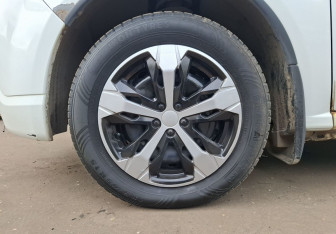Подержанный автомобиль Renault Sandero 2012 года (9 фото)