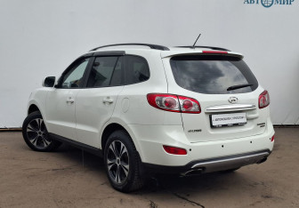 Подержанный автомобиль Hyundai Santa Fe 2012 года (7 фото)