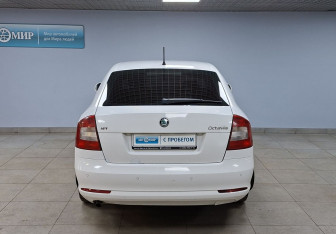 Подержанный автомобиль Skoda Octavia Liftback 2011 года (6 фото)