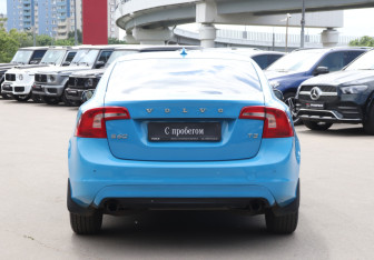 Подержанный автомобиль Volvo S60 2014 года (6 фото)