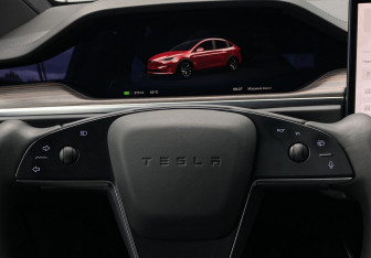 Подержанный автомобиль Tesla Model X 2023 года (16 фото)