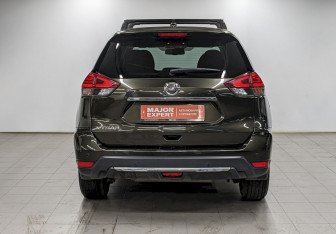 Подержанный автомобиль Nissan X-Trail 2021 года (6 фото)