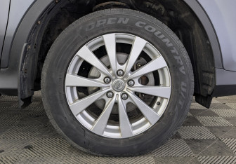 Подержанный автомобиль Toyota RAV4 2013 года (18 фото)