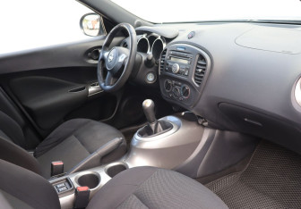Подержанный автомобиль Nissan Juke 2013 года (10 фото)