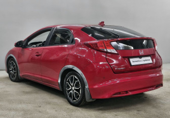 Подержанный автомобиль Honda Civic Hatchback 2013 года (7 фото)