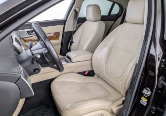 Подержанный автомобиль Jaguar XF Sedan 2012 года (20 фото)