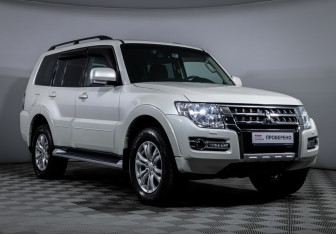 Подержанный автомобиль Mitsubishi Pajero 2015 года (3 фото)