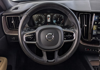 Подержанный автомобиль Volvo XC60 2020 года (23 фото)