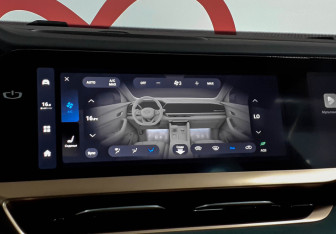 Подержанный автомобиль Geely Monjaro 2024 года (15 фото)