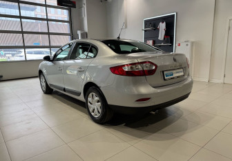 Подержанный автомобиль Renault Fluence 2014 года (6 фото)