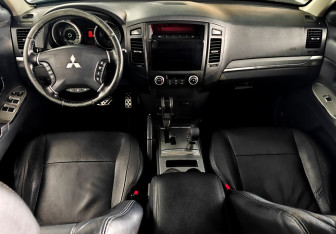 Подержанный автомобиль Mitsubishi Pajero 2013 года (9 фото)