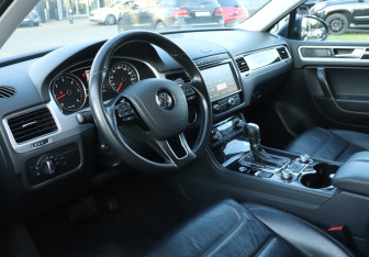 Подержанный автомобиль Volkswagen Touareg 2016 года (13 фото)