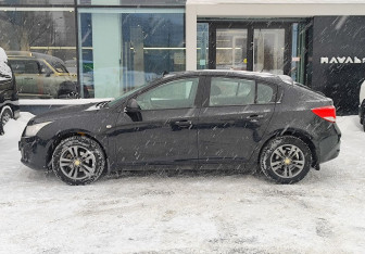 Подержанный автомобиль Chevrolet Cruze Hatchback 2013 года (8 фото)