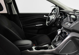 Подержанный автомобиль Ford Kuga 2014 года (7 фото)