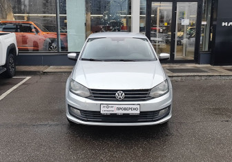 Подержанный автомобиль Volkswagen Polo Sedan 2015 года (2 фото)