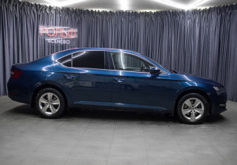 Подержанный автомобиль Skoda Superb Liftback 2021 года (4 фото)