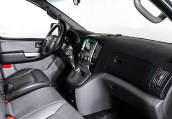 Подержанный автомобиль Hyundai Grand Starex 2013 года (11 фото)