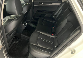 Подержанный автомобиль Kia K5 2020 года (18 фото)