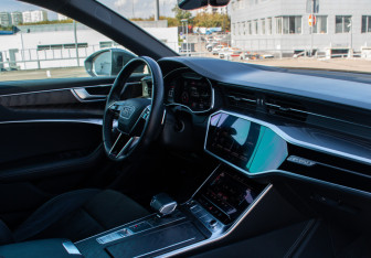 Подержанный автомобиль Audi A6 Sedan 2021 года (14 фото)