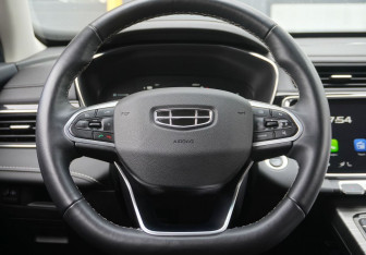 Подержанный автомобиль Geely Atlas Pro 2024 года (15 фото)