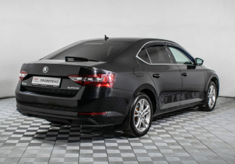 Подержанный автомобиль Skoda Superb Liftback 2018 года (5 фото)