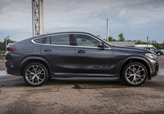 Подержанный автомобиль BMW X6 2021 года (4 фото)