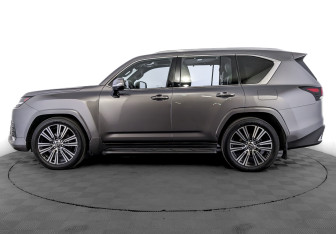 Подержанный автомобиль Lexus LX 2024 года (8 фото)