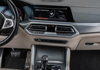 Подержанный автомобиль BMW X6 2021 года (14 фото)