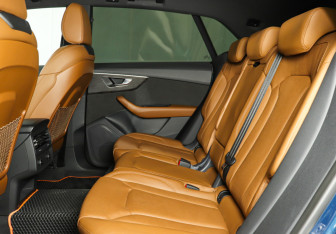 Подержанный автомобиль Audi Q8 2021 года (10 фото)