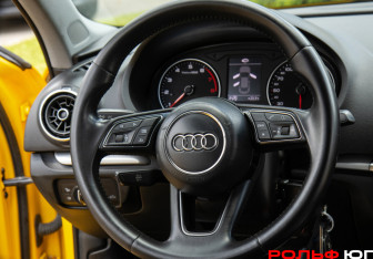 Подержанный автомобиль Audi A3 Sedan 2018 года (10 фото)