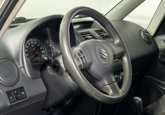 Подержанный автомобиль Suzuki SX4 Hatchback 2009 года (13 фото)