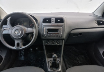 Подержанный автомобиль Volkswagen Polo Sedan 2014 года (12 фото)
