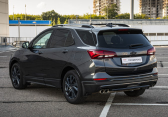 Подержанный автомобиль Chevrolet Equinox 2022 года (8 фото)