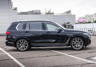 Подержанный автомобиль BMW X7 2019 года (4 фото)