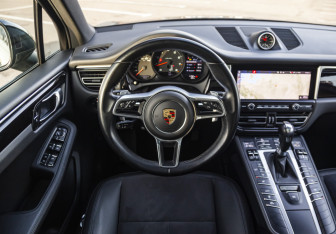 Подержанный автомобиль Porsche Macan 2021 года (13 фото)