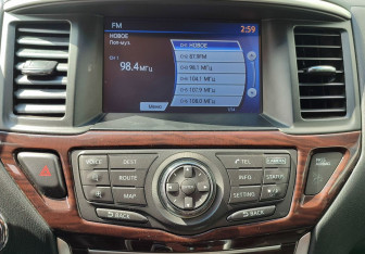 Подержанный автомобиль Nissan Pathfinder 2015 года (18 фото)