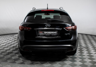 Подержанный автомобиль Infiniti QX70 2013 года (6 фото)