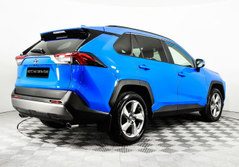Подержанный автомобиль Toyota RAV4 2019 года (3 фото)