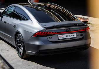 Подержанный автомобиль Audi A7 2018 года (19 фото)