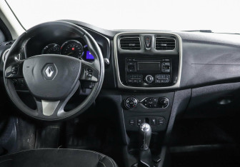 Подержанный автомобиль Renault Sandero 2015 года (6 фото)