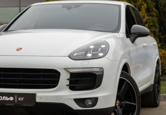 Подержанный автомобиль Porsche Cayenne 2017 года (30 фото)