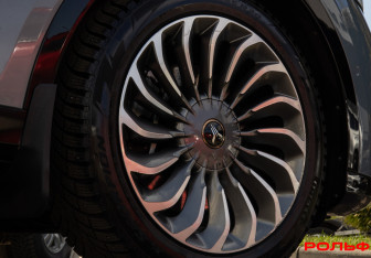 Подержанный автомобиль Voyah Free 2022 года (30 фото)