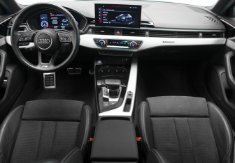 Подержанный автомобиль Audi A4 Sedan 2021 года (8 фото)