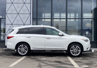 Подержанный автомобиль Infiniti JX 2013 года (4 фото)
