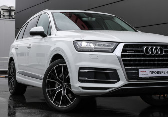 Подержанный автомобиль Audi Q7 2016 года (25 фото)