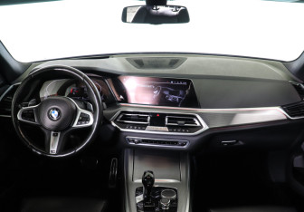 Подержанный автомобиль BMW X5 2019 года (10 фото)