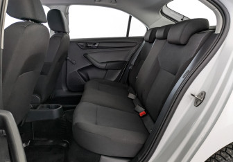 Подержанный автомобиль Skoda Rapid Liftback 2019 года (12 фото)