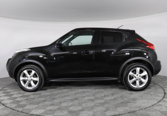 Подержанный автомобиль Nissan Juke 2011 года (8 фото)